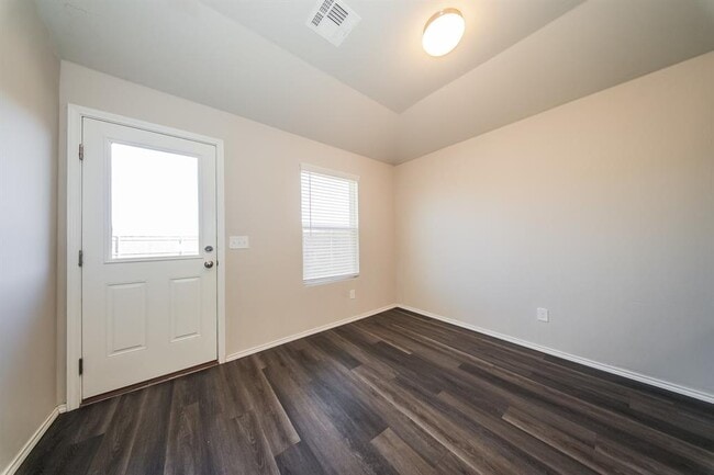 Building Photo - 5211 Mac Rd