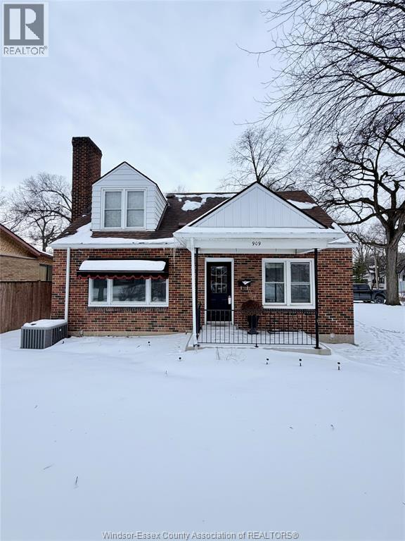 Photo du bâtiment - 909 Monmouth Rd