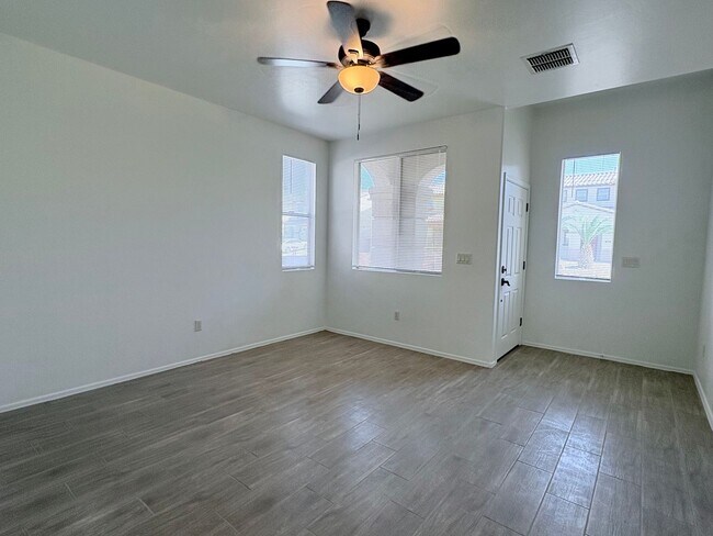 Foto del edificio - 4 bed/3bath in desirable Paseo Del Rio Community
