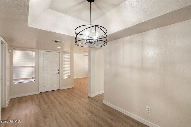 Foto del edificio - 8787 E Mountain View Rd