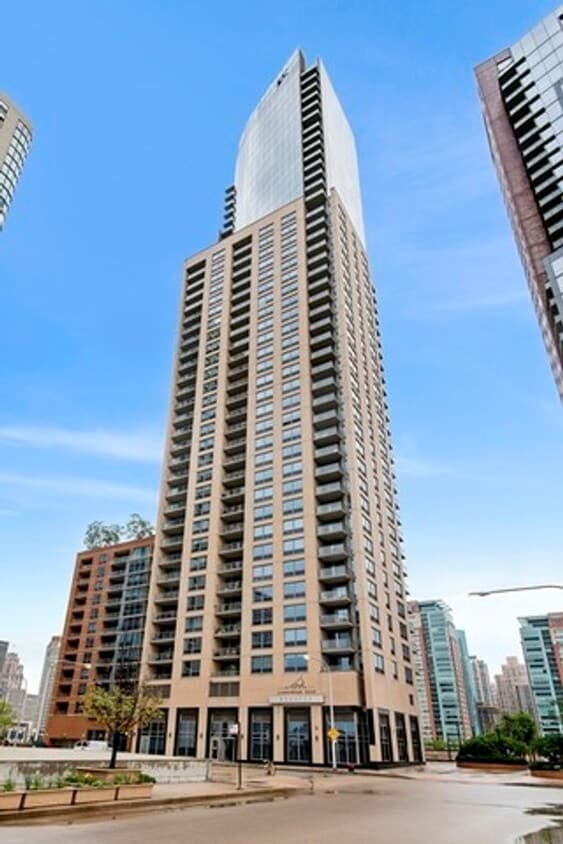 Stunning 3b3b Condo Unit in Highly Desired Lake Shore East - Stunning 3b3b Condo Unit in Highly Desired Lake Shore East