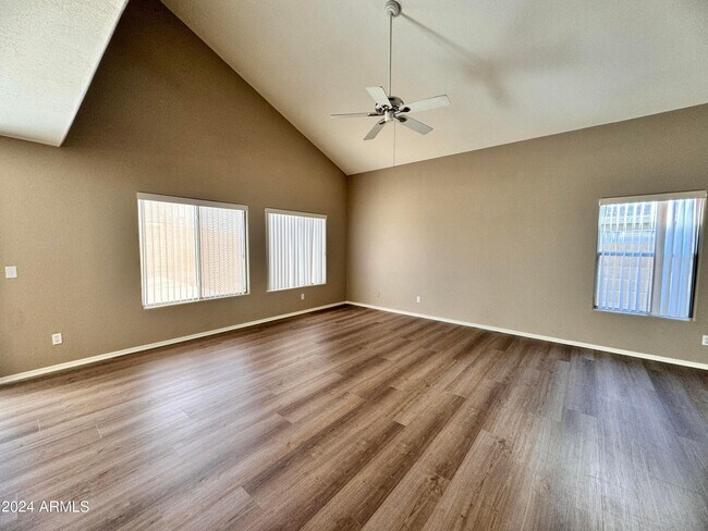 Foto del edificio - 10453 N 76th Dr