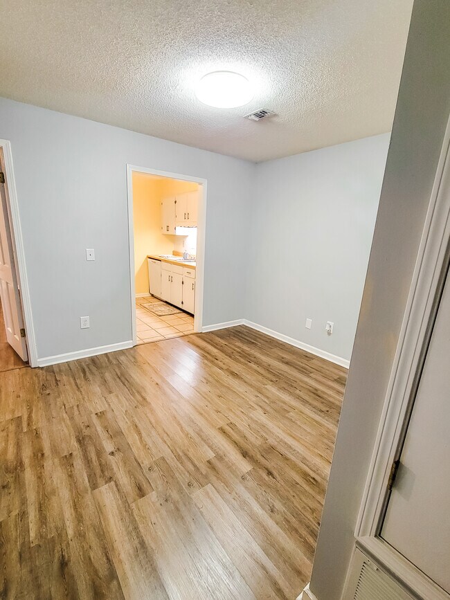 Building Photo - 126 Hargis Dr