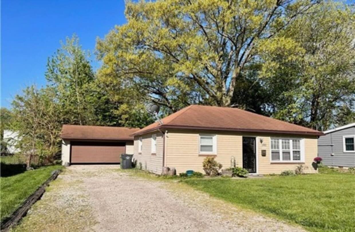 Primary Photo - Charming 2 Bedroom Located in Maumee Schoo...