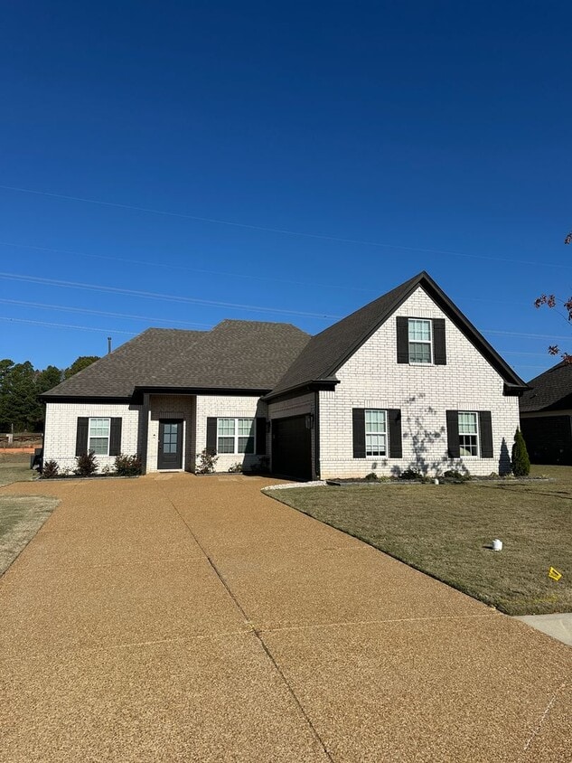 AVAILABLE FOR JANUARY 1 MOVE IN!!! Beautiful 4 Bedroom/ 2 Bath in Pinewood Subdivision- Southaven - 4 Bedroom/ 2 Bath in Pinewood Subdivision-...