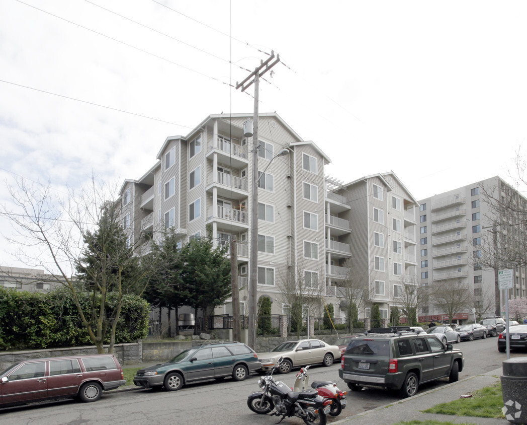 Portico On Terrace - Portico on Terrace Apartments