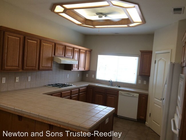 Foto del edificio - 162 E Shimizu Ave