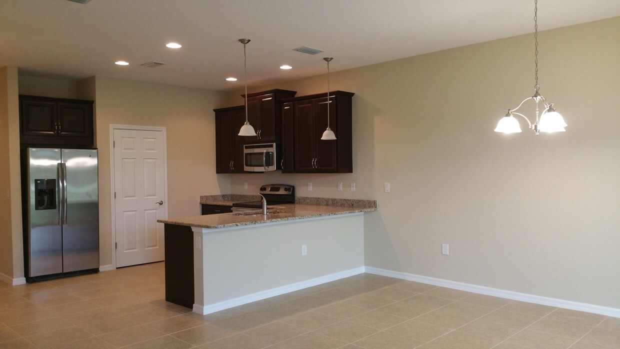 10807 Alvara Way Bonita Springs Fl 34135 Townhouse For Rent In Bonita Springs Fl Apartments Com