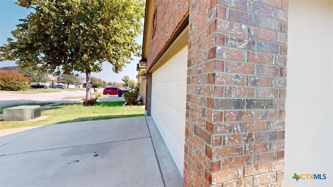 Foto del edificio - 5200 Lions Gate Ln