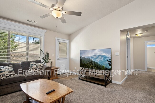 Building Photo - 1824 E Ringneck St