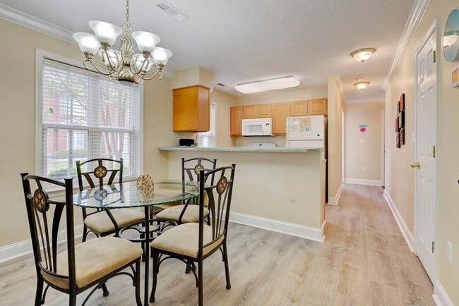 Building Photo - Pet-Friendly Winter Rental - 2 Bedroom Townhouse - Walk to Beach -  Available November 1, 2025 th...