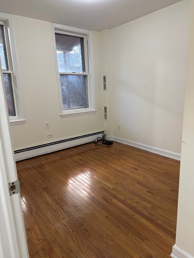 Building Photo - 3121 Corlear Ave