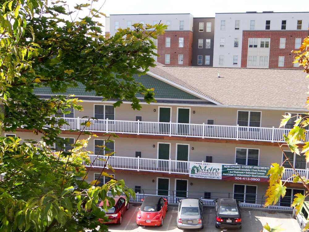 Primary Photo - 2118 University Ave