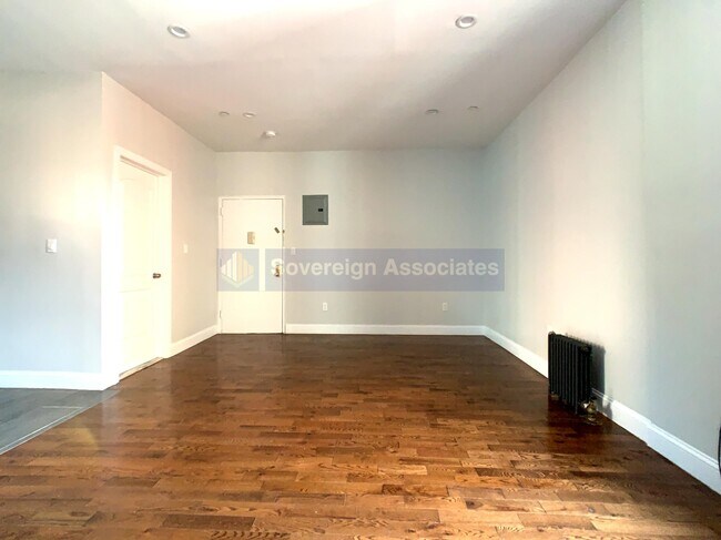 Foto del edificio - 141 Nagle Avenue