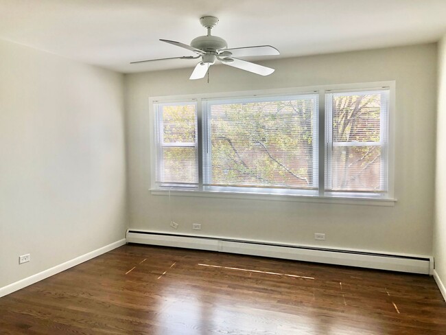 Building Photo - 4022 N Avers Ave