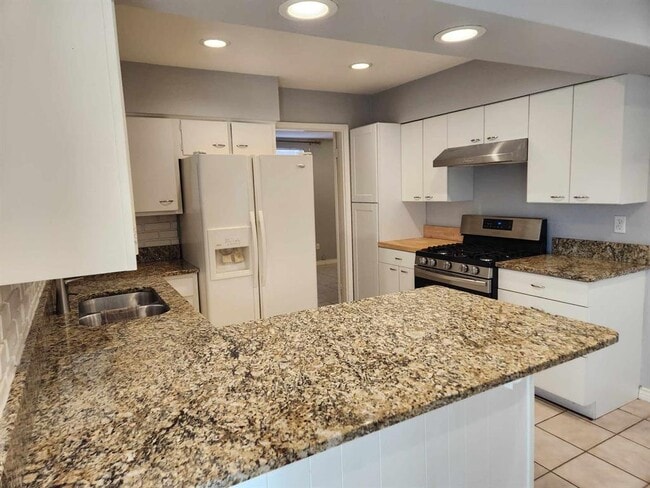 Building Photo - 3000 Ray Wood Dr