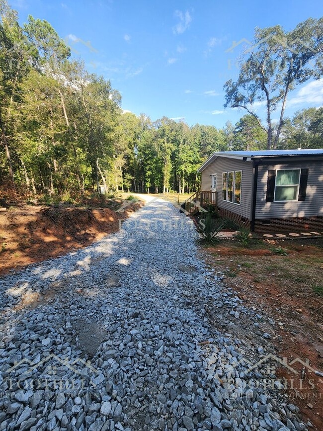 Building Photo - 3-Bedroom Home in a Peaceful Country Setting