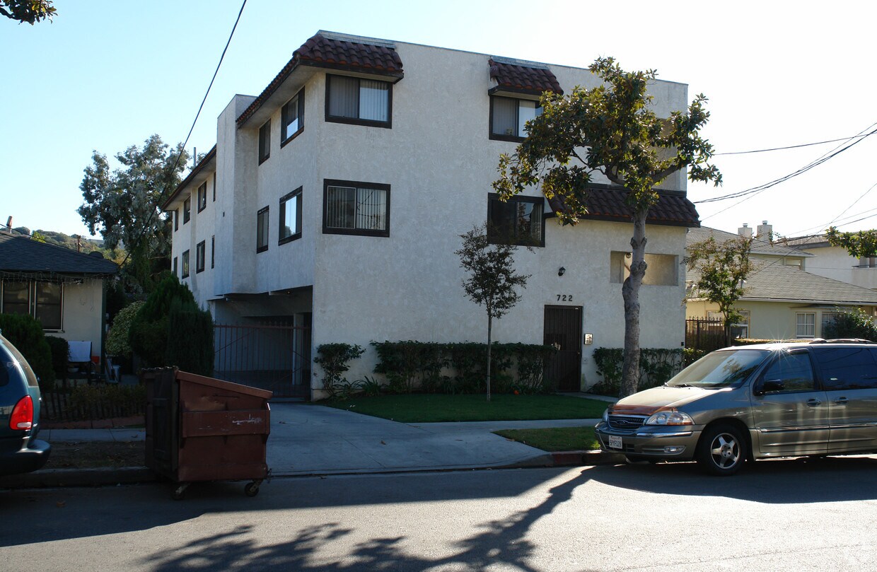 Building Photo - 722 E Garfield Ave