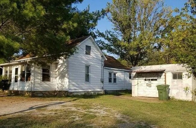 Building Photo - 428 S Central St