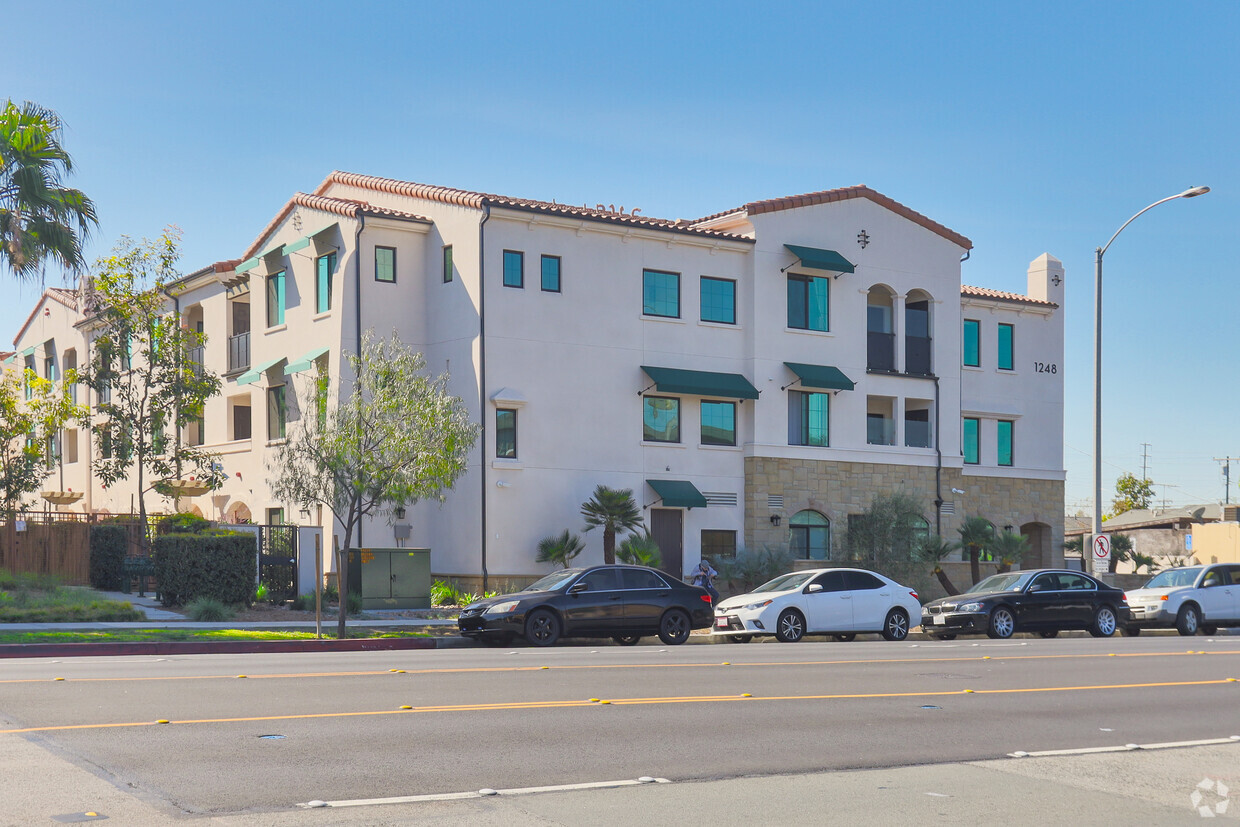 Primary Photo - El Verano Apartments 62+