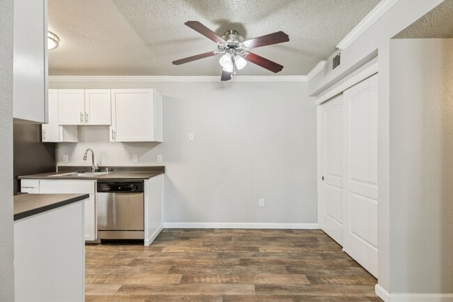 Building Photo - Plum Tree Apartment Homes