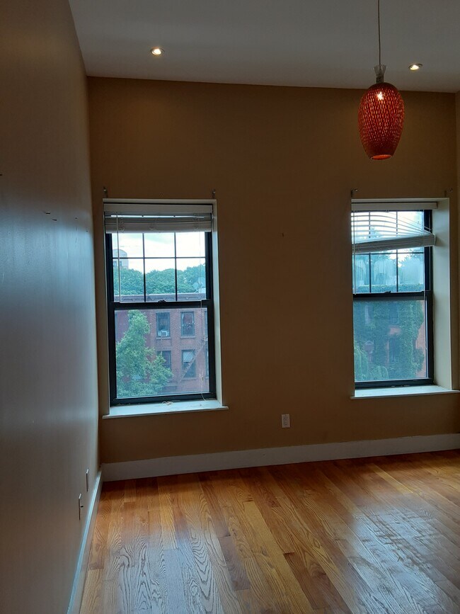 Building Photo - 257 Lexington Ave