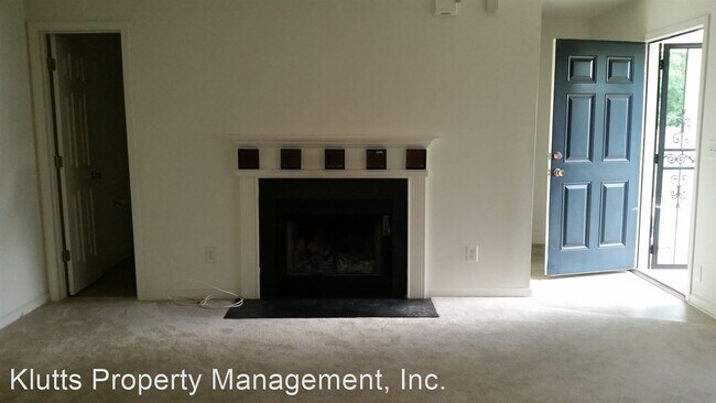 Building Photo - 4 br, 2.5 bath House - 619 Acorn Valley Court