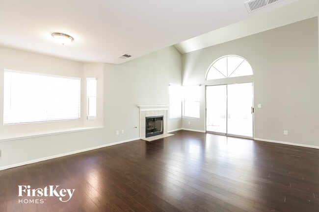 Foto del edificio - 7090 Orange Grove Ln