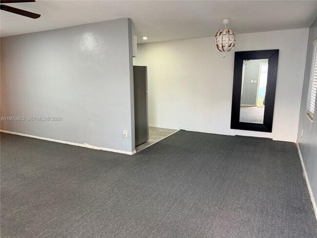 Foto del edificio - 1320 N 69th Way