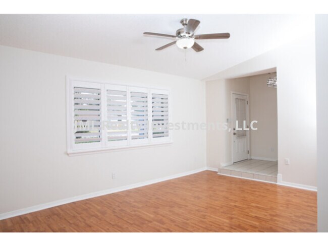 Building Photo - 3 bedroom 2 bath home for rent in Bay Lakes