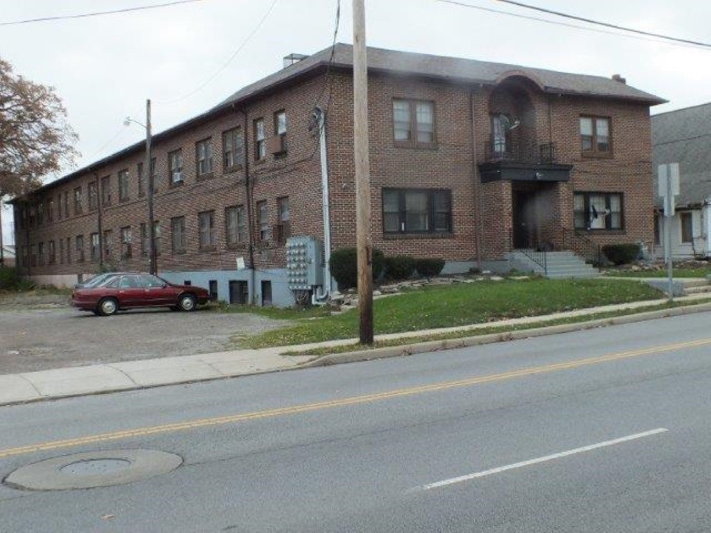 Primary Photo - 124 N Jameson Ave