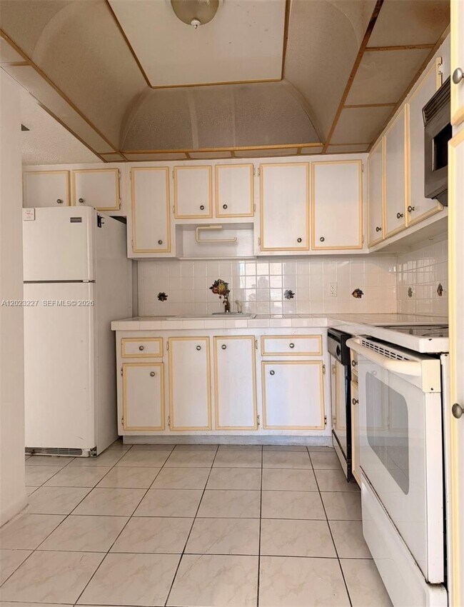 Foto del edificio - 2025 NE 164th St