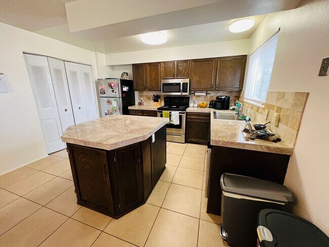 Foto del edificio - $0 DEPOSIT OPTION. 2 BED 2.5 BATH TOWNHOME...