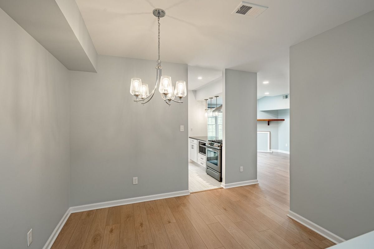 Building Photo - 9 Oak Leaf Ln