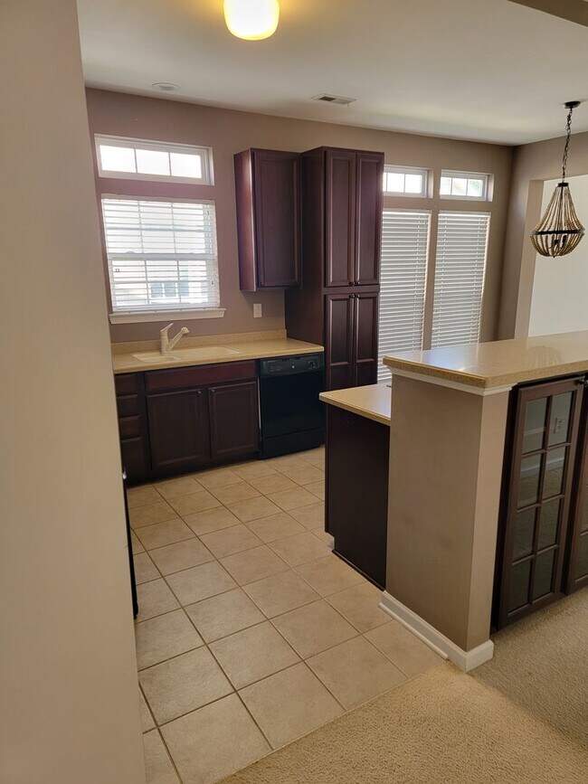 Building Photo - Located In Gilead Ridge Complex 3BR/2.5BA ...
