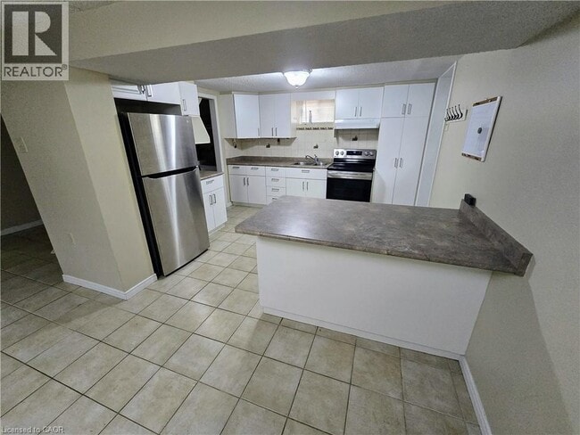 Building Photo - 89 Elgin St N