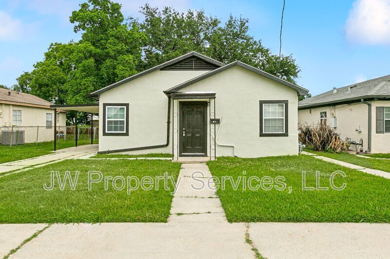 Primary Photo - 1005 Isbell St