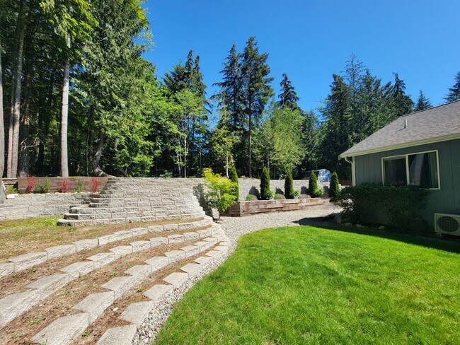 Building Photo - Spacious Home with Fenced Yard and Parking...