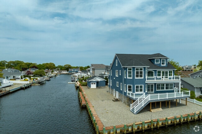 Large waterfront homes are located on the southern edge of Point Pleasant.