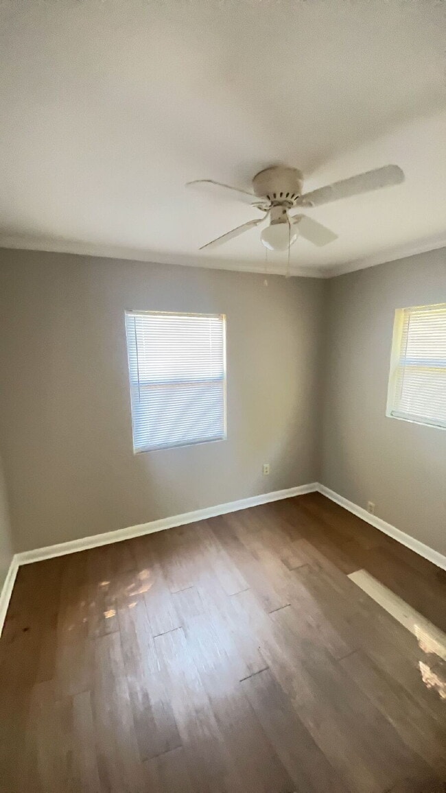 Foto del edificio - Spacious 2 Bedroom 1 Bathroom