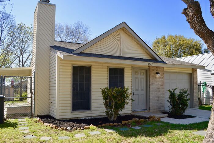 Foto principal - Charming & Newly Remodeled 2 bed 1 bath home