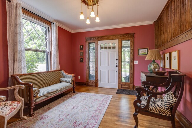 Foto del edificio - 1715 Cedar Ln