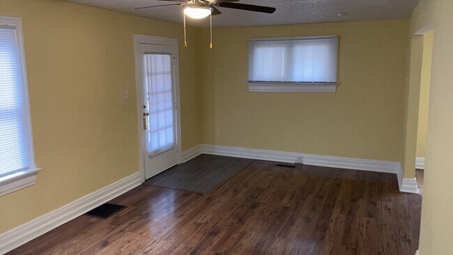 Foto del edificio - 908 Watervliet Ave