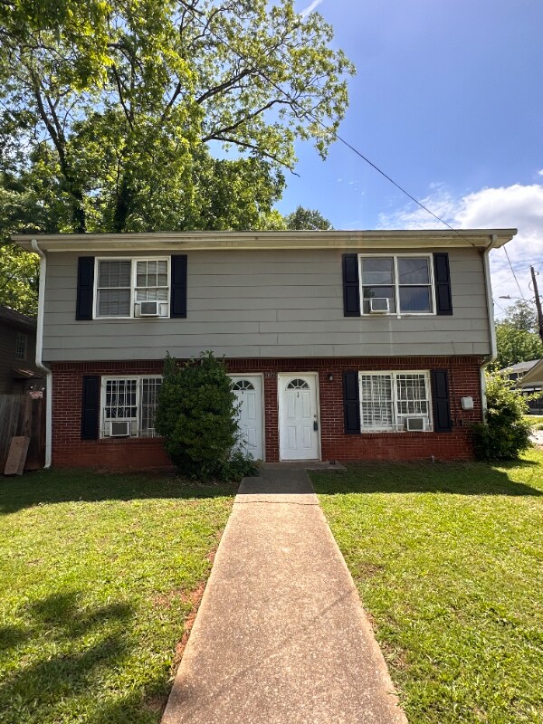 Foto principal - 2872 Harris St