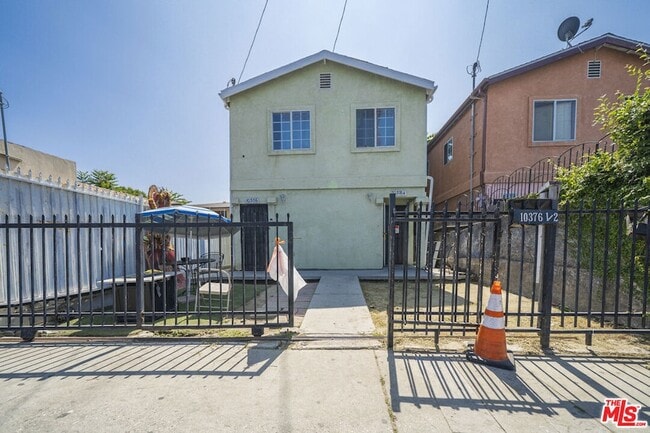 Foto del edificio - 10376 Wilmington Ave
