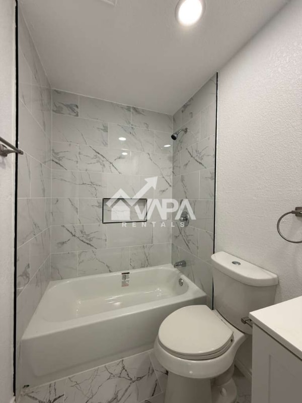 Building Photo - 9747 Fortune Ridge Dr
