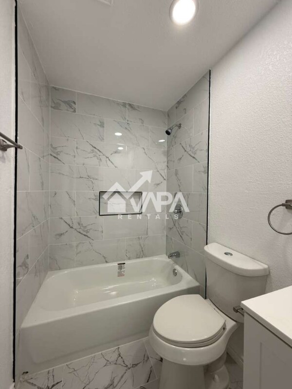 Foto del edificio - 9747 Fortune Ridge Dr