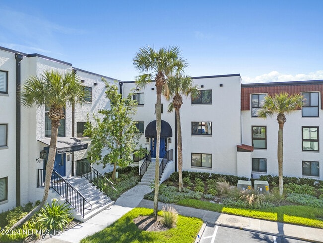 Building Photo - 2313 Costa Verde Blvd