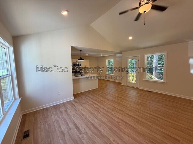 Building Photo - 387 Forest Grove Rd