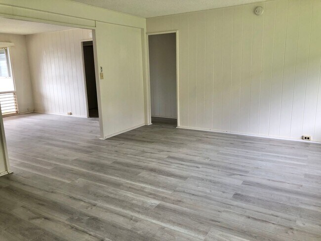 Foto del edificio - Renovated 3 bedroom, 2 bathroom, 2 car car...